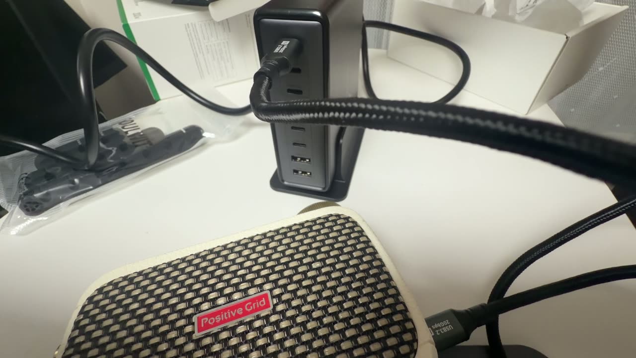 アンプを充電しているところ