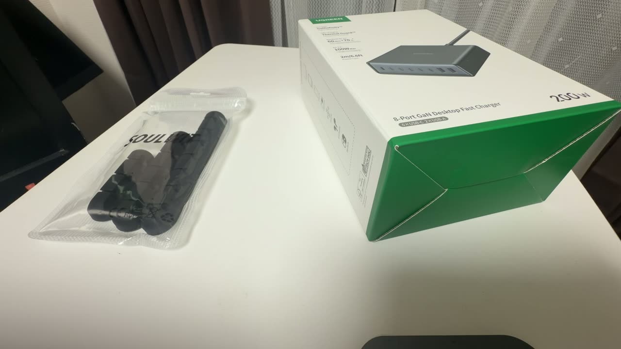 UGREEN X766の箱