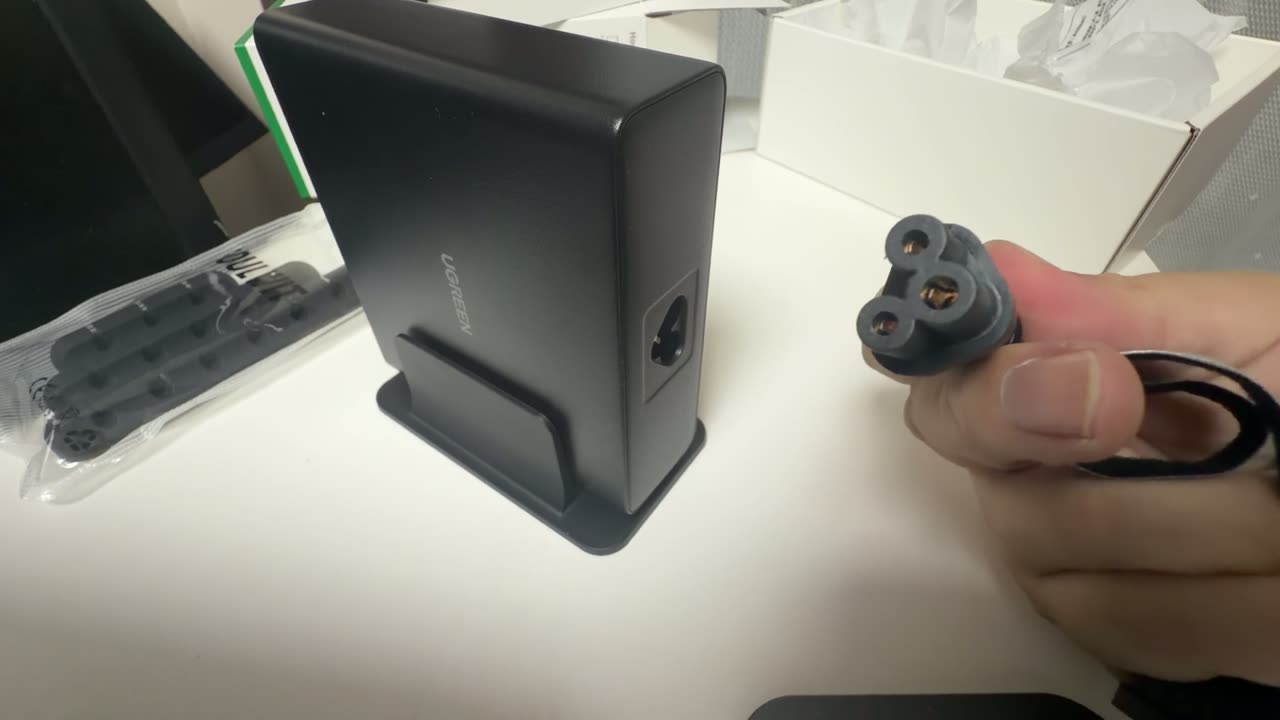 電源ケーブルの差し口
